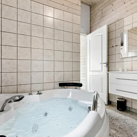 3 Bedroom Awesome In * Ebeltoft