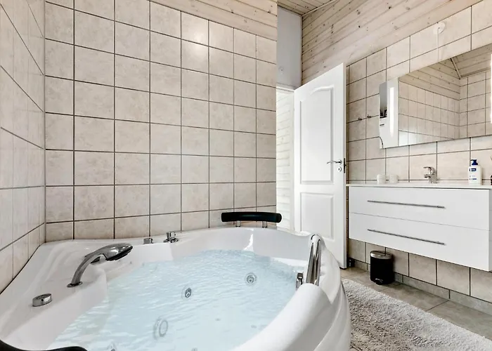 3 Bedroom Awesome In * Ebeltoft